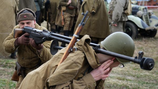 Военно-историческая реконструкция в Екатеринбурге Военно-историческая реконструкция в Екатеринбурге