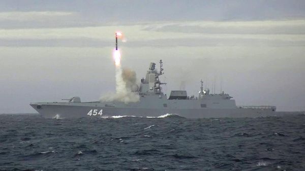 Запуск ракеты Циркон с фрегата Адмирал Горшков в Баренцевом море