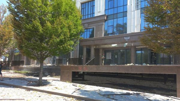 Последствия обстрела администрации главы ДНР в Донецке