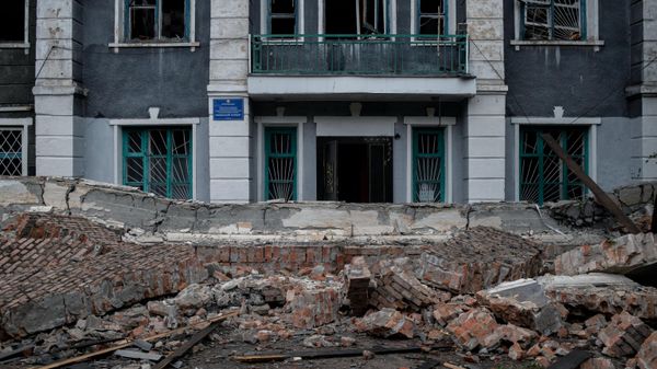 Последствия обстрела города Перевальск в ЛНР
