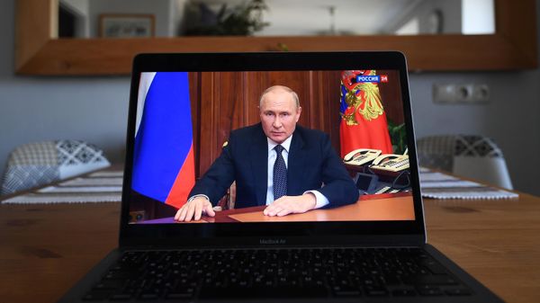 Трансляция срочного обращения В. Путина к россиянам