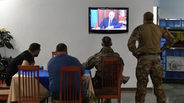 Трансляция срочного обращения В. Путина к россиянам