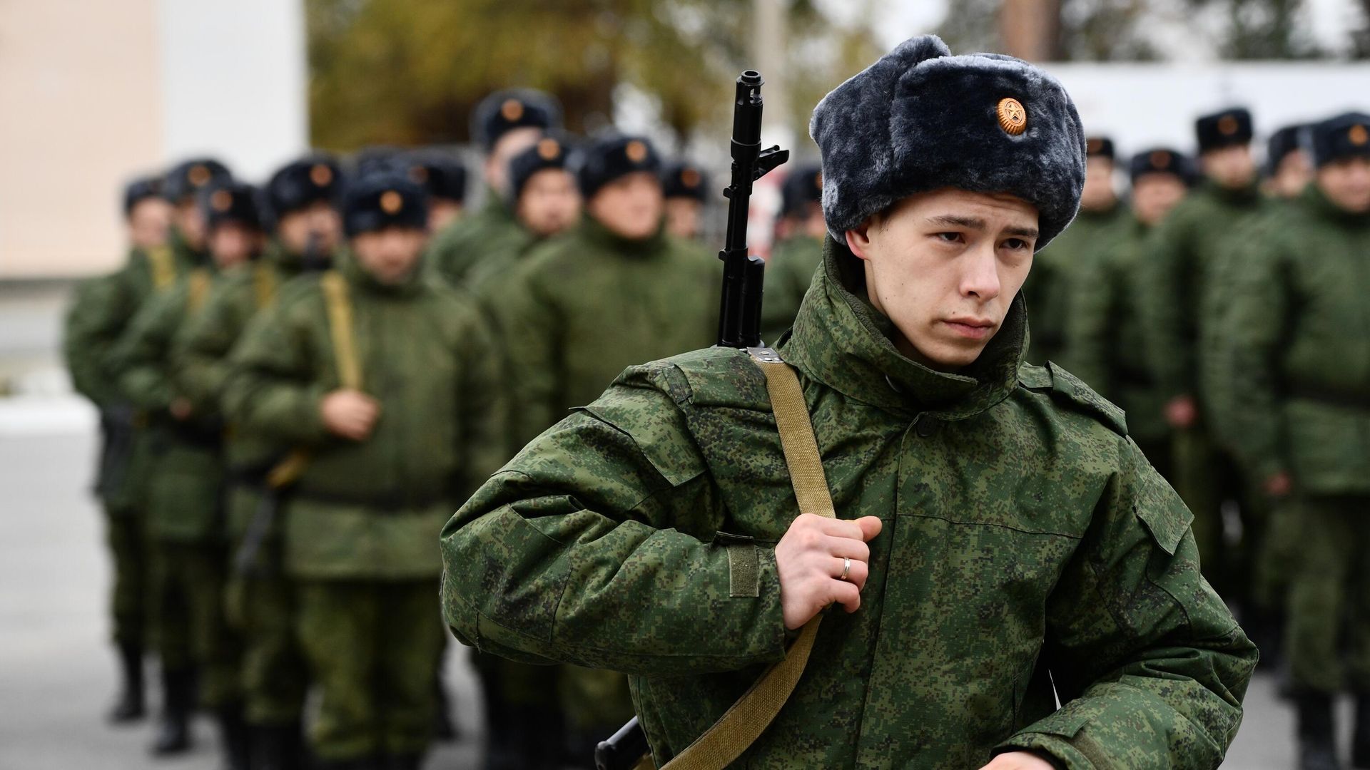 Подготовка мобилизованных перед отправкой в войска Подготовка мобилизованных перед отправкой в войска - РИА Новости, 1920, 31.05.2024