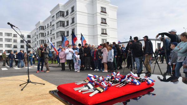 Вручение ключей от новых квартир в Мариуполе