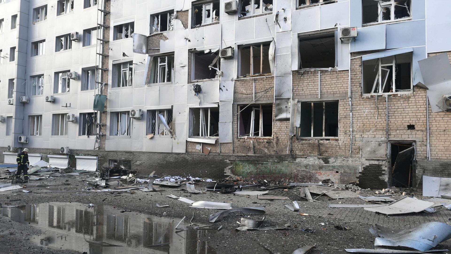 Взрыв у здания запорожской областной телекомпании ЗаТВ в Мелитополе - РИА Новости, 1920, 25.10.2022