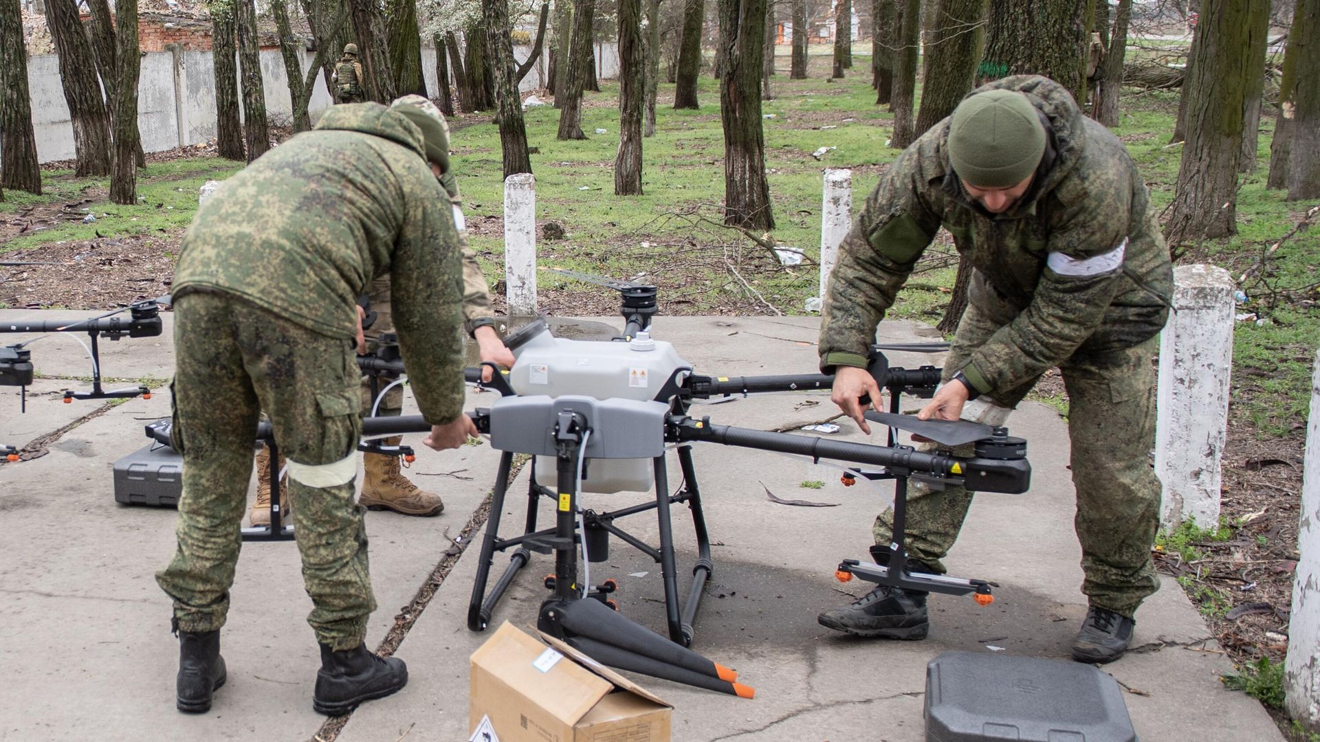 Российские военные нашли украинские БПЛА с емкостями для жидкости и распылителями - РИА Новости, 1920, 01.02.2023