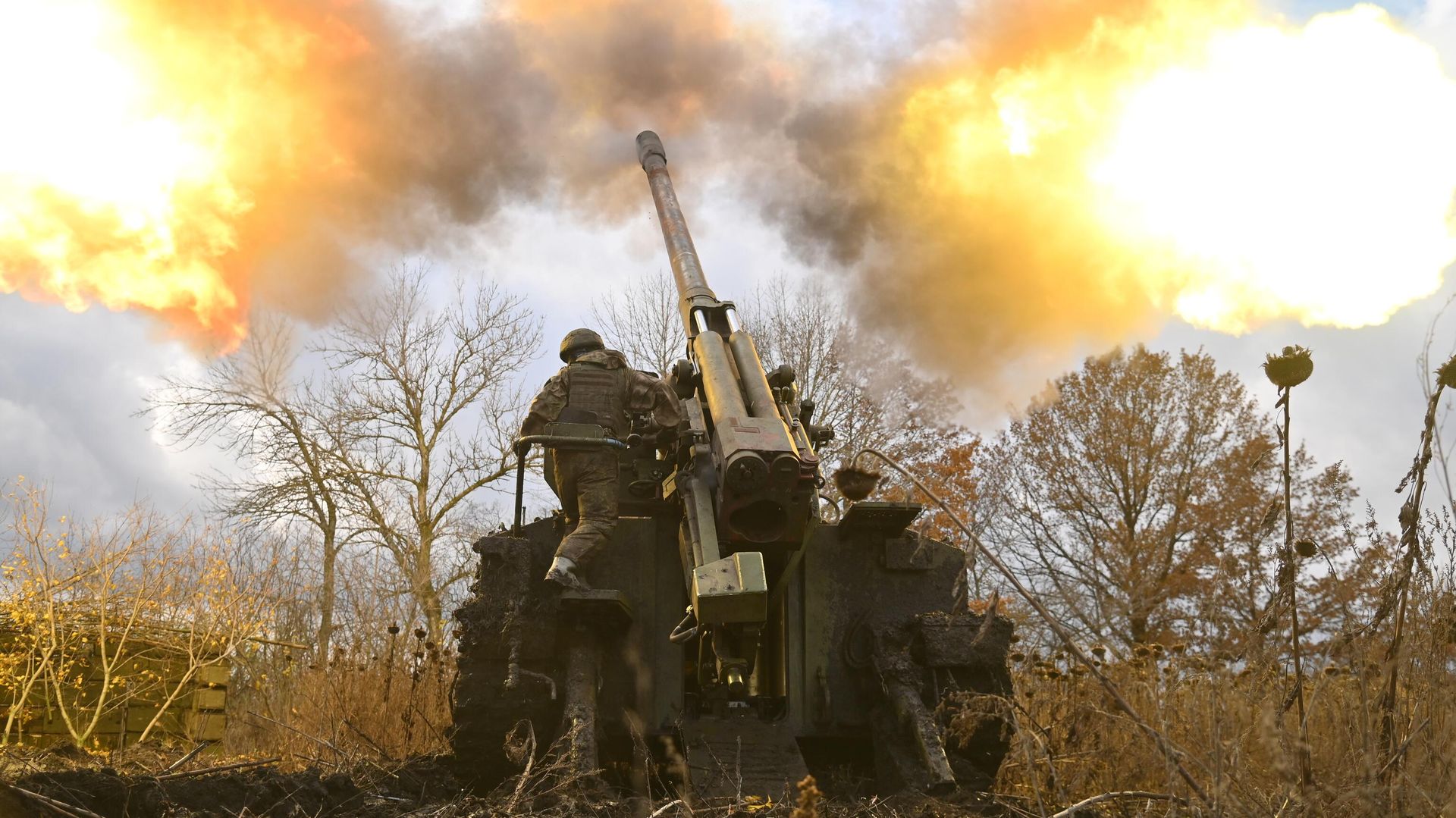 Военнослужащие МО РФ выполняют боевые задачи в Харьковской области - РИА Новости, 1920, 25.12.2022