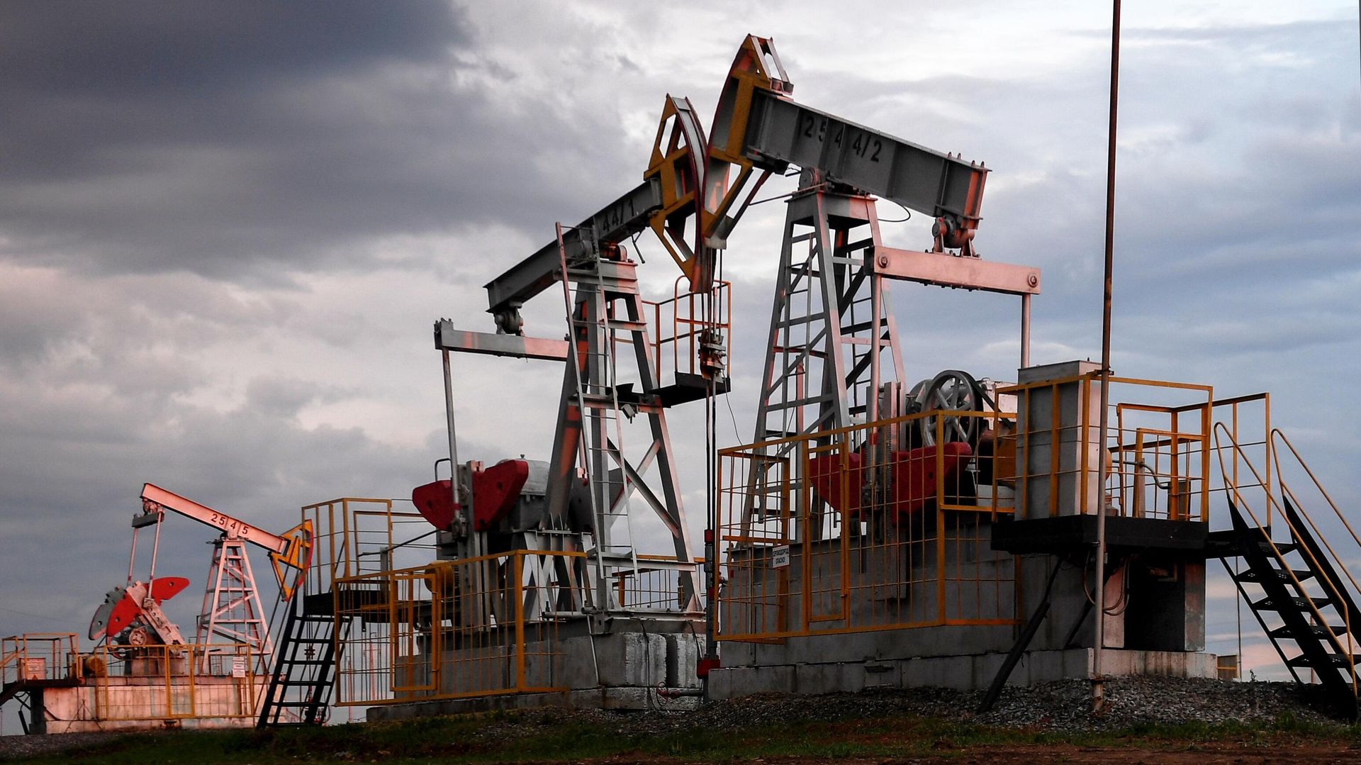 Работа нефтяных станков - качалок - РИА Новости, 1920, 02.10.2023