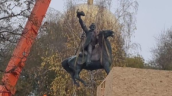 памятник Суворову