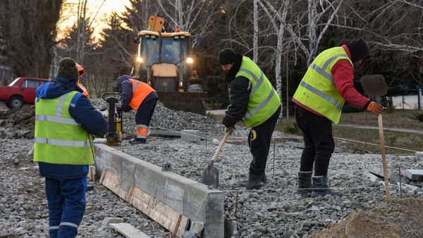 Ремонт автомагистрали в ЛНР