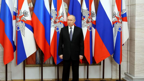 Президент РФ В. Путин посетил Южный военный округ