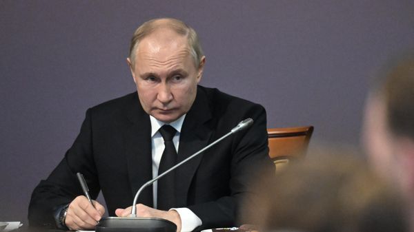 Президент РФ В. Путин принял участие в памятных мероприятиях, посвящённых 80-й годовщине прорыва блокады Ленинграда
