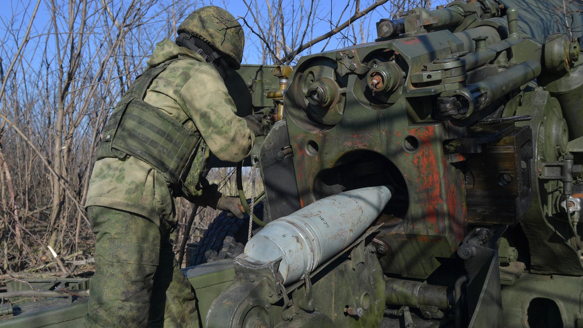 Боевая стрельба РСЗО Торнадо-Г и пушек Гиацинт в зоне СВО - РИА Новости, 1920, 17.02.2023