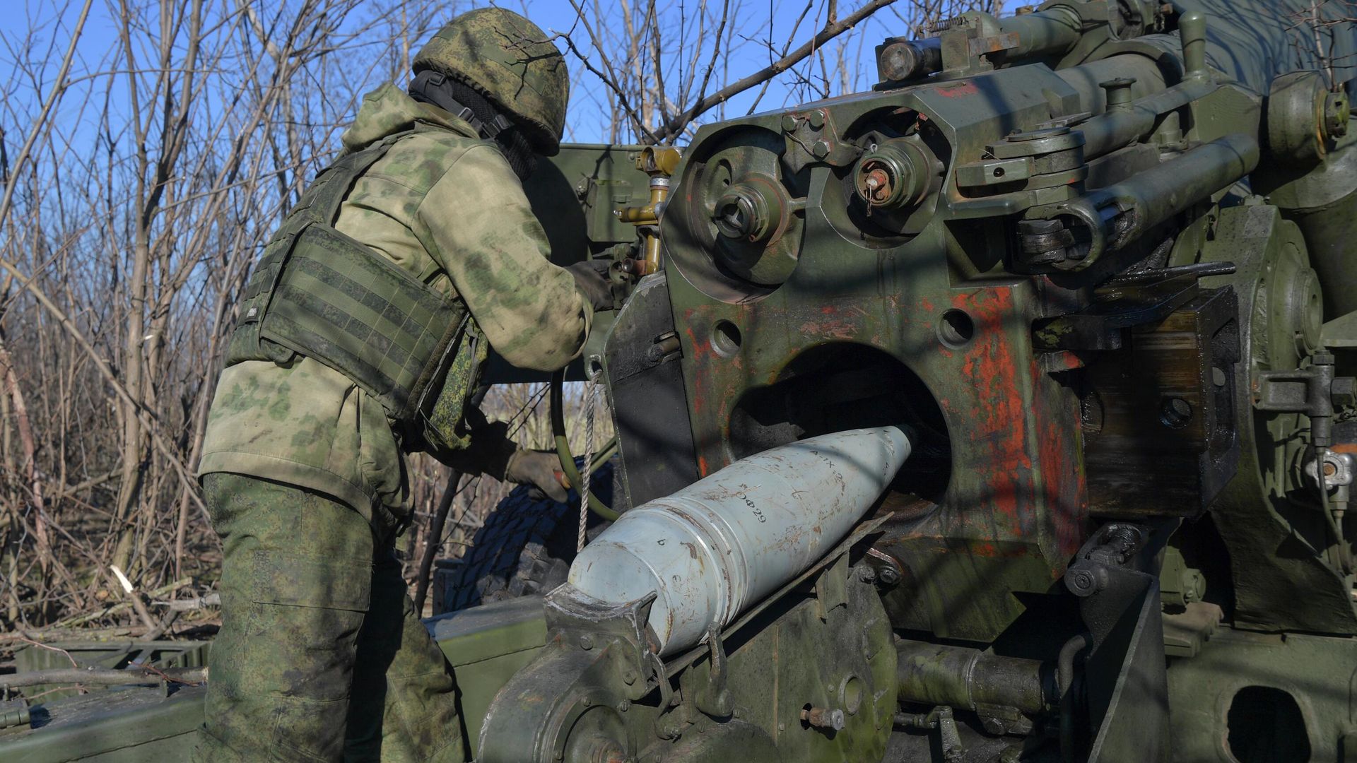 Боевая стрельба РСЗО Торнадо-Г и пушек Гиацинт в зоне СВО - РИА Новости, 1920, 01.02.2023