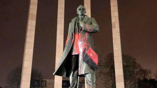 Памятник Бандере во Львове