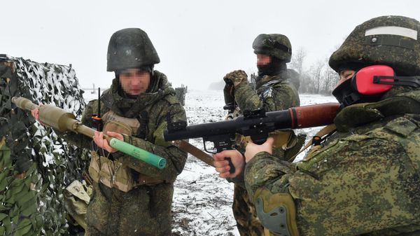 Подготовка мобилизованных военнослужащих РФ на полигоне в Запорожской области