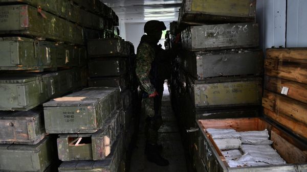 Работа саперов по разминированию станции водоочистки в Мариуполе