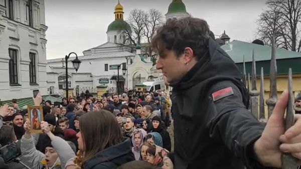 уклонист-провокатор в Киево-Печерской лавре