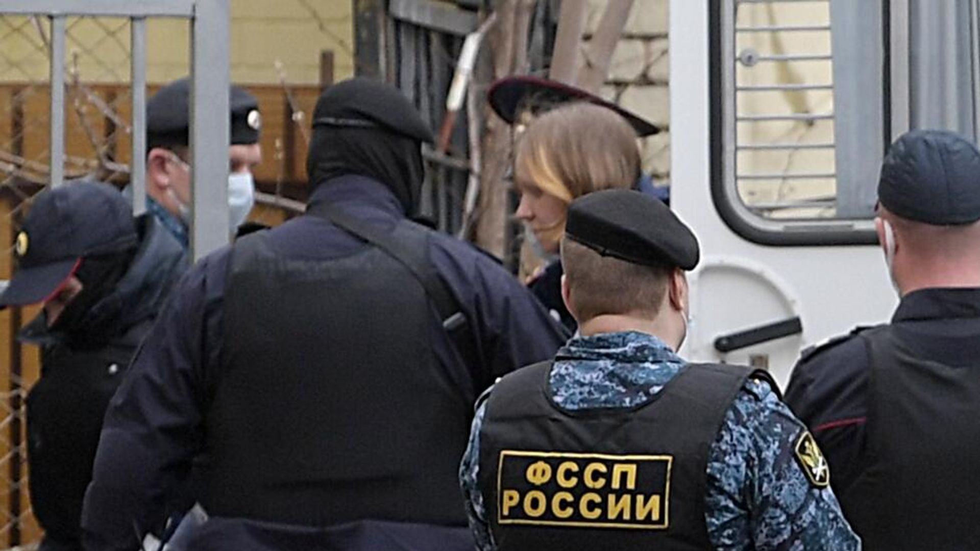 Избрание меры пресечения Д. Треповой, подозреваемой в причастности к взрыву в кафе в Санкт-Петербурге - РИА Новости, 1920, 04.04.2023