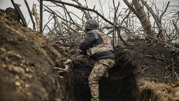 солдат ВСУ в окопе