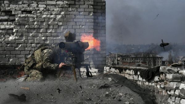 Бойцы группы Вагнера ведут бой в центре Артемовска