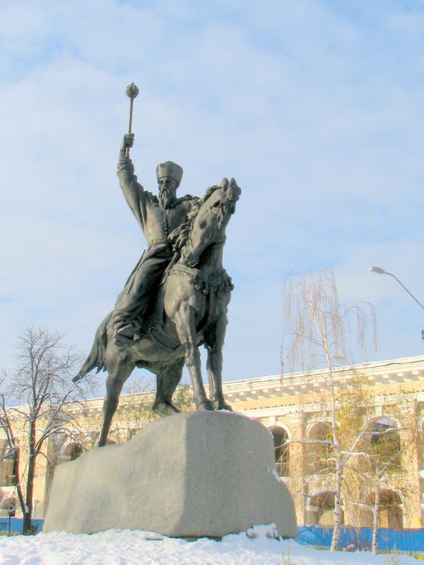 Памятник П. Сагайдачному на Контрактовой площади в Киеве
