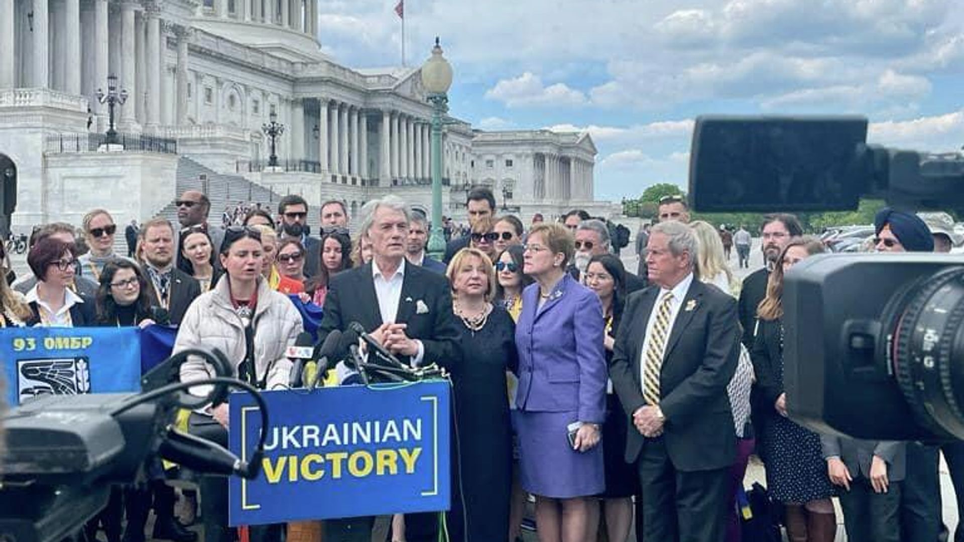 Виктор Ющенко представляет резолюцию Палаты представителей Конгресса США - РИА Новости, 1920, 26.04.2023