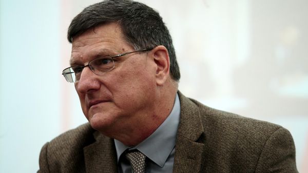 Экс-разведчик ВС США С. Риттер представил свою книгу в Новосибирске 