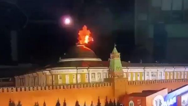удар украинского беспилотника по Кремлю