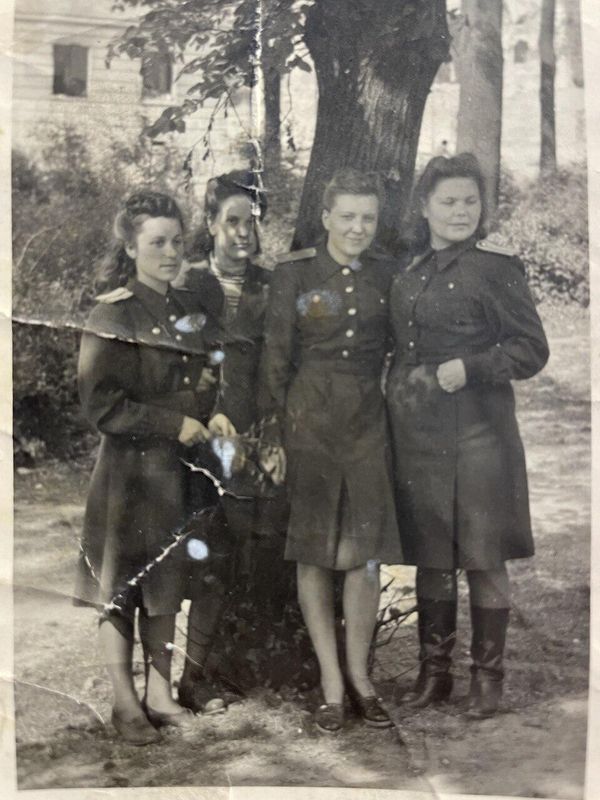 Из личного архива Алексея Туманова, фотоальбом гвардии майора Александра Туманова