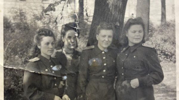 Из личного архива Алексея Туманова, фотоальбом гвардии майора Александра Туманова