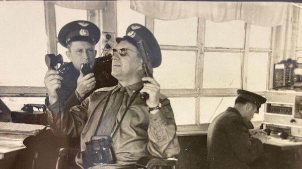 Из личного архива Алексея Туманова, фотоальбом гвардии майора Александра Туманова