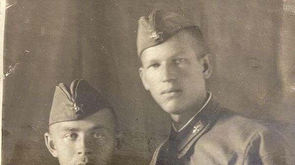 Из личного архива Алексея Туманова, фотоальбом гвардии майора Александра Туманова