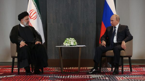Президент РФ В. Путин провел встречи на полях саммита ШОС