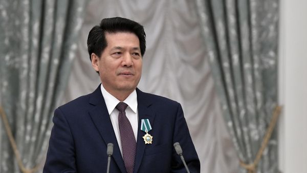 23 мая 2019. Чрезвычайный и полномочный посол КНР в России Ли Хуэй, награжденный Орденом Дружбы, на церемонии вручения государственных наград в Екатерининском зале Кремля.
