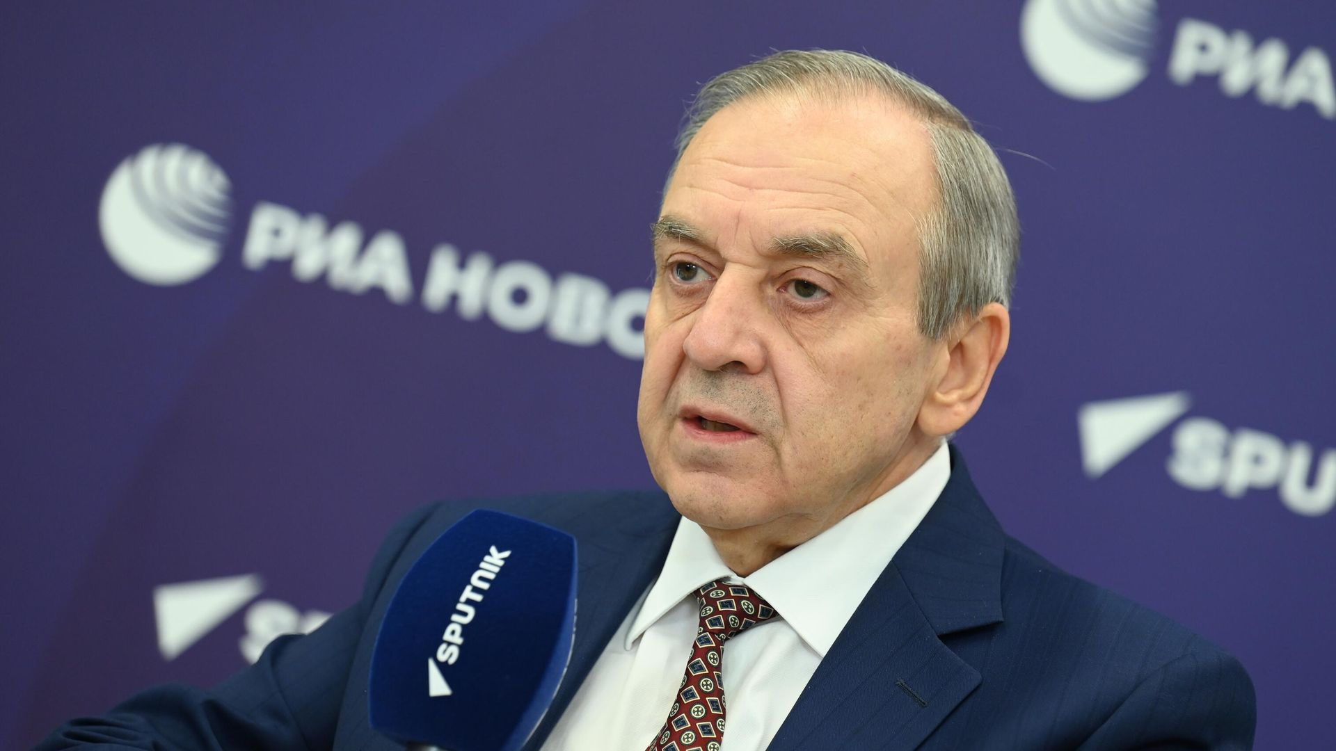 Заместитель председателя Совета министров Республики Крым, постоянный представитель Республики Крым при президенте Российской Федерации Георгий Мурадов во время видеомоста Москва - Минск - Симферополь - Мелитополь на тему: День единения народов Беларуси и России: сохранение исторической памяти в Международном мультимедийном пресс-центре Россия сегодня в Москве. - РИА Новости, 1920, 22.05.2023