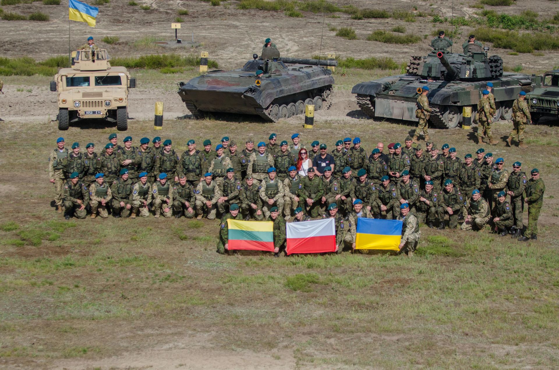Бойцы литовско-польско-украинской бригады на церемонии открытия учений Анаконда-2016. Польша, полигон Новая Деба, июнь 2016 года Бойцы литовско-польско-украинской бригады на церемонии открытия учений Анаконда-2016. Польша, полигон Новая Деба, июнь 2016 года - РИА Новости, 1920, 02.06.2023