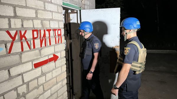 сотрудники ГСЧС проверяют убежища