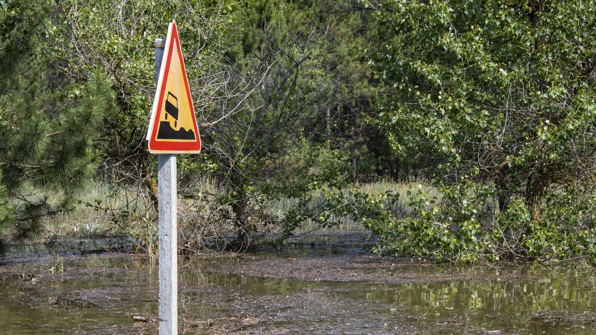 Затопленная дорога в Алешки. Город Алешки оказался под водой после разрушения Каховской ГЭС. - РИА Новости, 1920, 14.06.2023