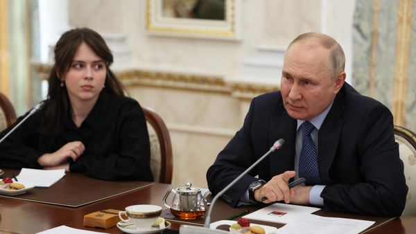 Президент РФ В. Путин провел встречу с военными корреспондентами