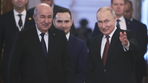 Президент РФ В. Путин провел встречу с президентом Алжира Абдельмаджидом Теббуном