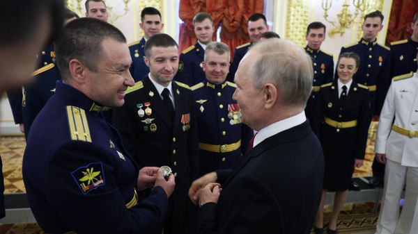 Встреча президента РФ В. Путина с выпускниками высших военно-учебных заведений