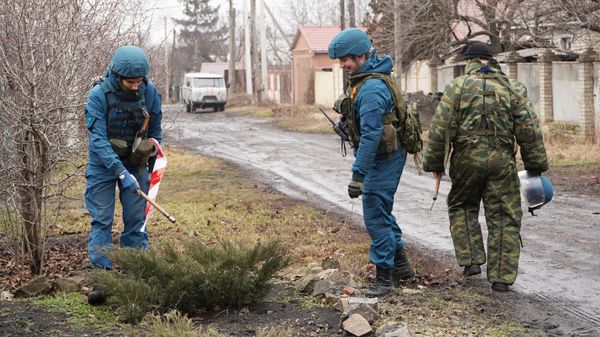 Разминирование улиц в Петровском районе Донецка