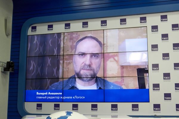 Валерий Анашвили на презентации книги Ольги Байши Валерий Анашвили на презентации книги Ольги Байши