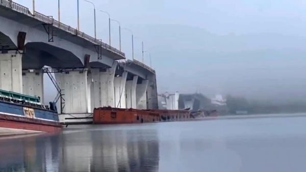 Два пролета Антоновского моста в Херсонской области обрушены