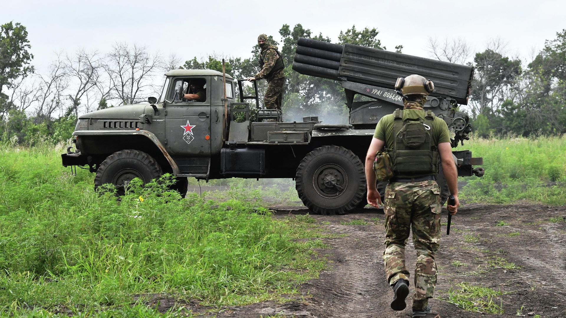 Боевая работа РСЗО БМ-21 Град и САУ 2С19 М2 Мста-С на Сватовско-Кременном направлении - РИА Новости, 1920, 25.07.2023