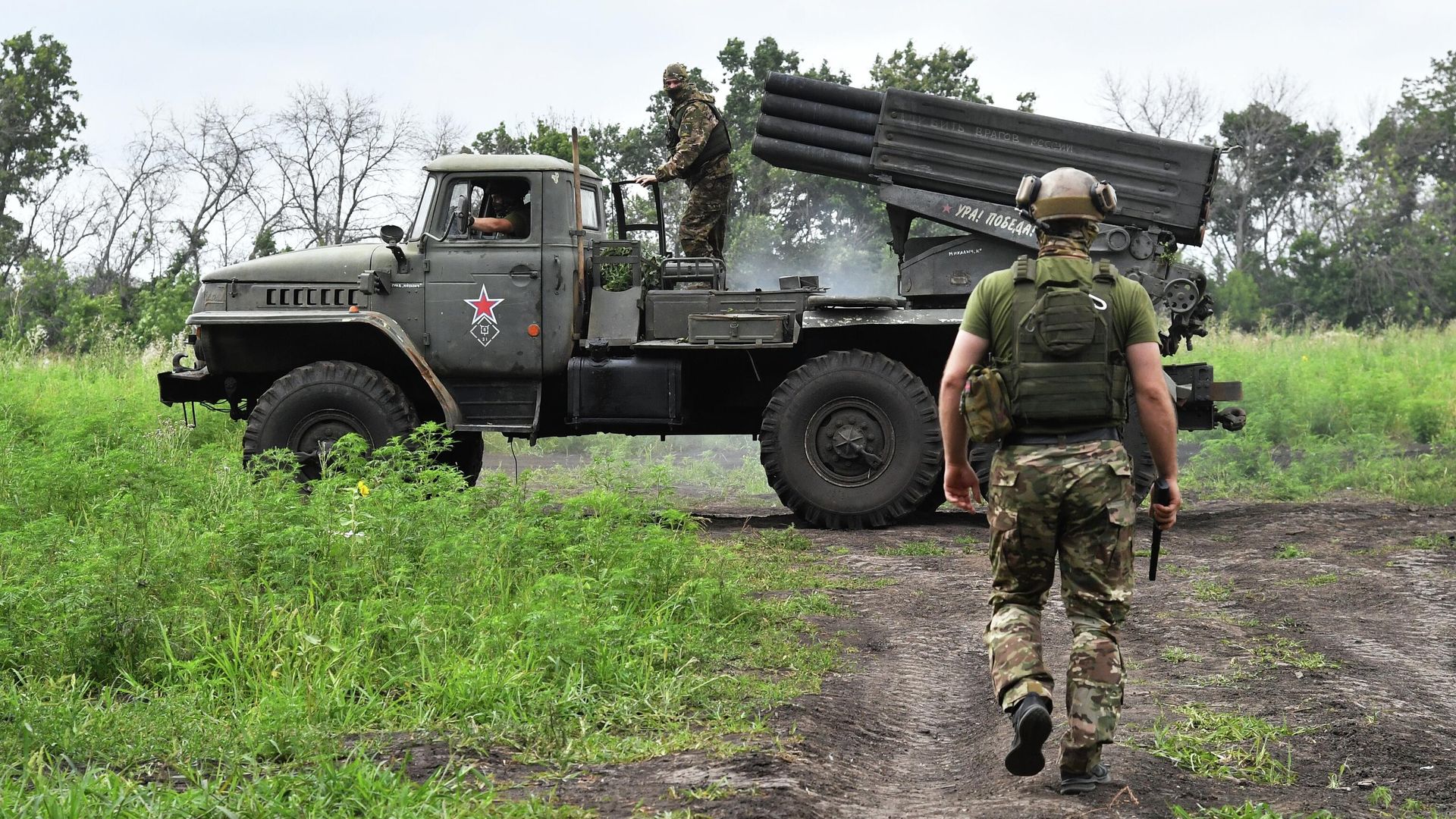 Боевая работа РСЗО БМ-21 Град и САУ 2С19 М2 Мста-С на Сватовско-Кременном направлении - РИА Новости, 1920, 25.07.2023
