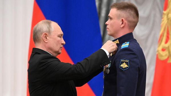 Президент РФ В. Путин принял участие в церемонии вручения государственных наград