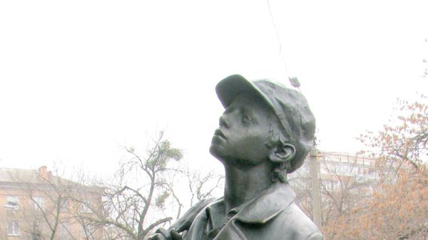Памятник Анатолию Кузнецову в Киеве Памятник Анатолию Кузнецову в Киеве