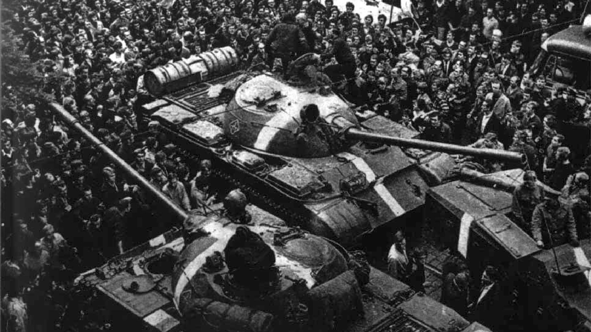 Советские танки в Праге, 1968 год Советские танки в Праге, 1968 год - РИА Новости, 1920, 20.08.2023